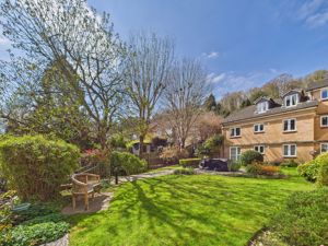 COMMUNAL GARDEN- click for photo gallery